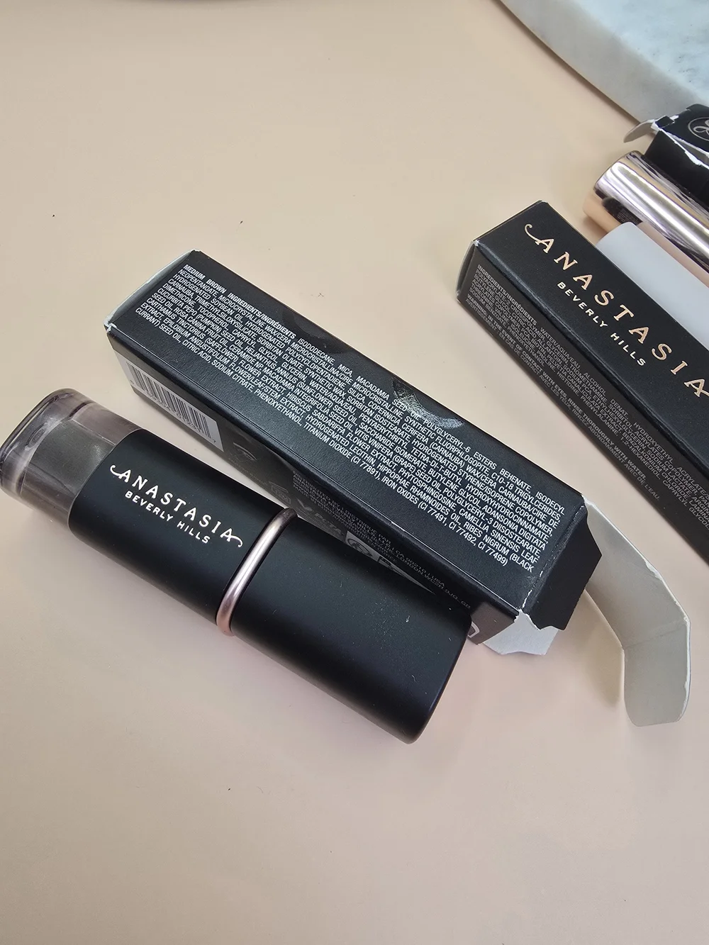 Anastasia Beverly Hills Volumizing Tinted Brow Gel - Black